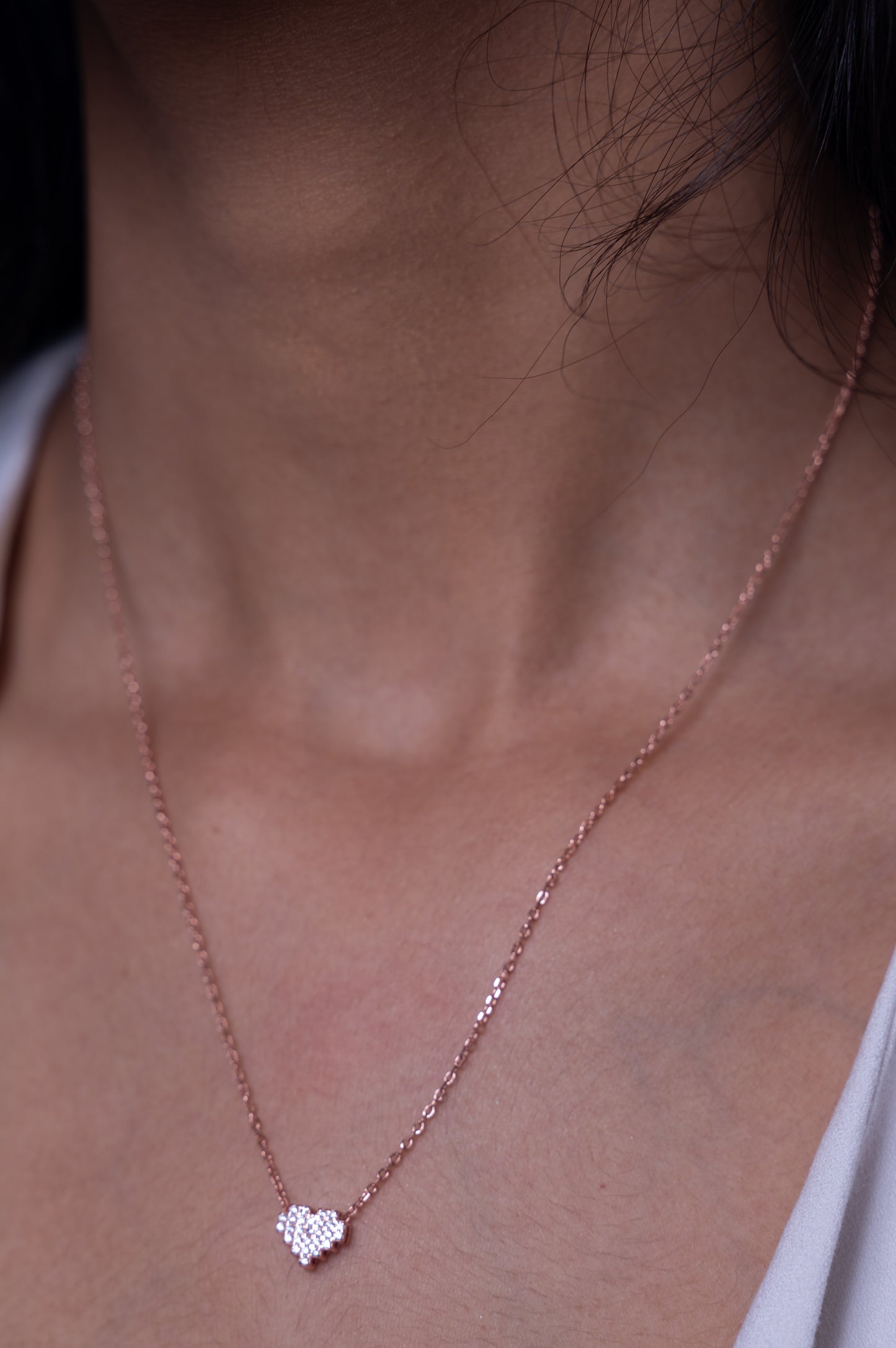 Delicate silver necklace with a sparkling diamond heart pendant, perfect for everyday elegance, romantic gifts, and minimalist jewelry lovers