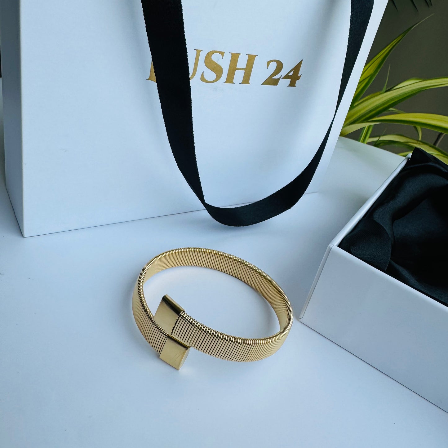 gold mesh bracelet from the Mumbai-based jewelry brand LUSH 24.