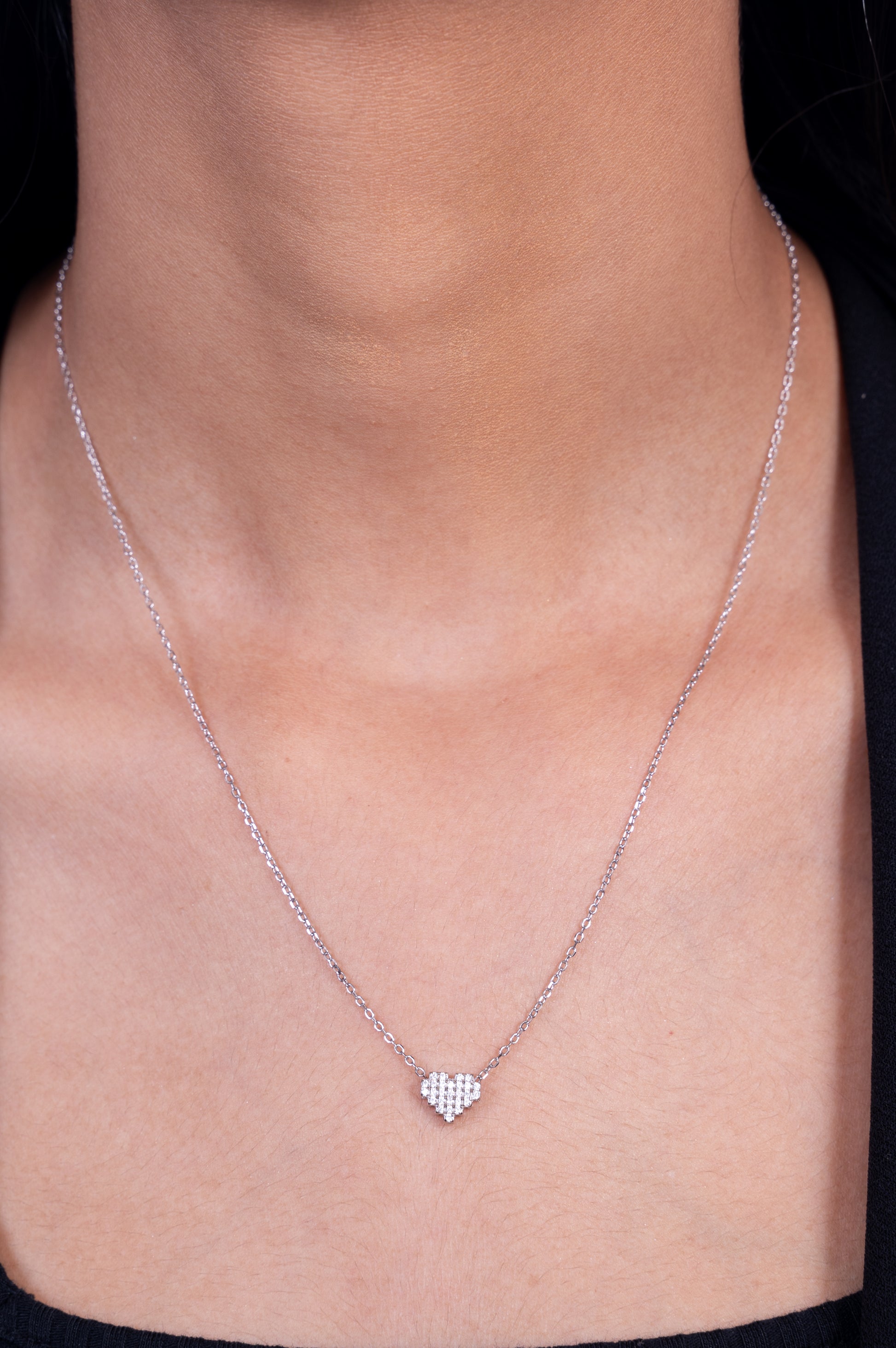 Delicate silver necklace with a sparkling diamond heart pendant, perfect for everyday elegance, romantic gifts, and minimalist jewelry lovers