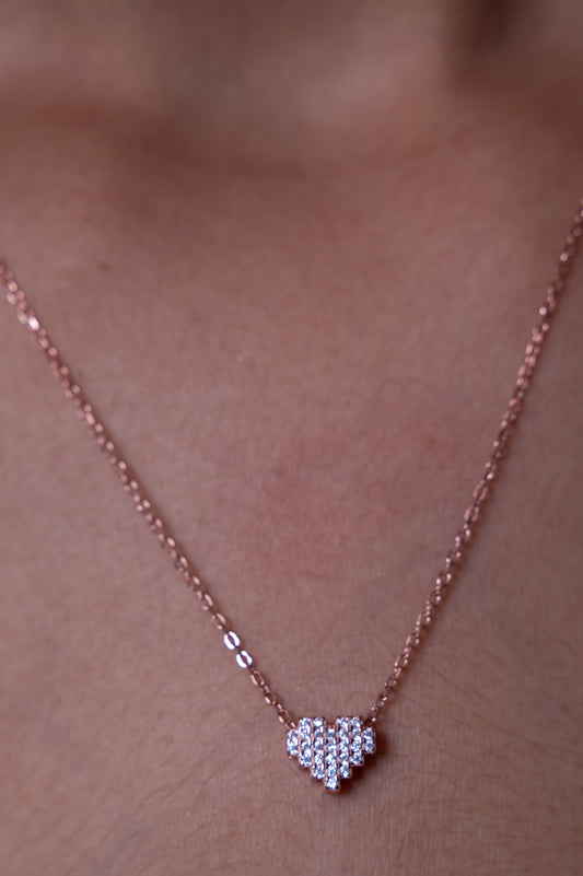 Delicate silver necklace with a sparkling diamond heart pendant, perfect for everyday elegance, romantic gifts, and minimalist jewelry lovers