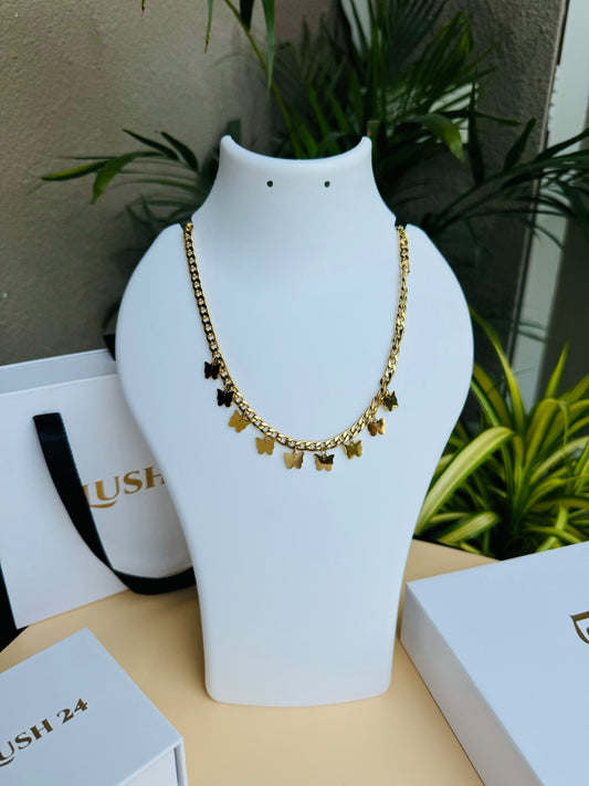 A timeless gold chain necklace, perfect for everyday wear.