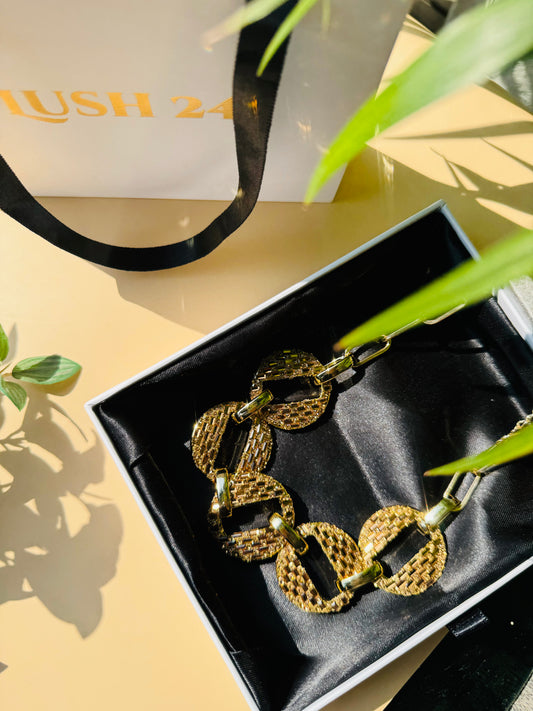 Lush 24 Textured Oval Link Necklace